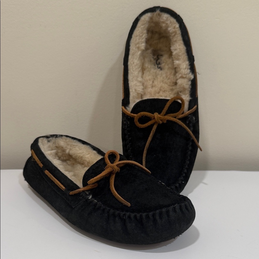 UGG Black and Tan Women's Driving Moccasins Slippers (sz 8)